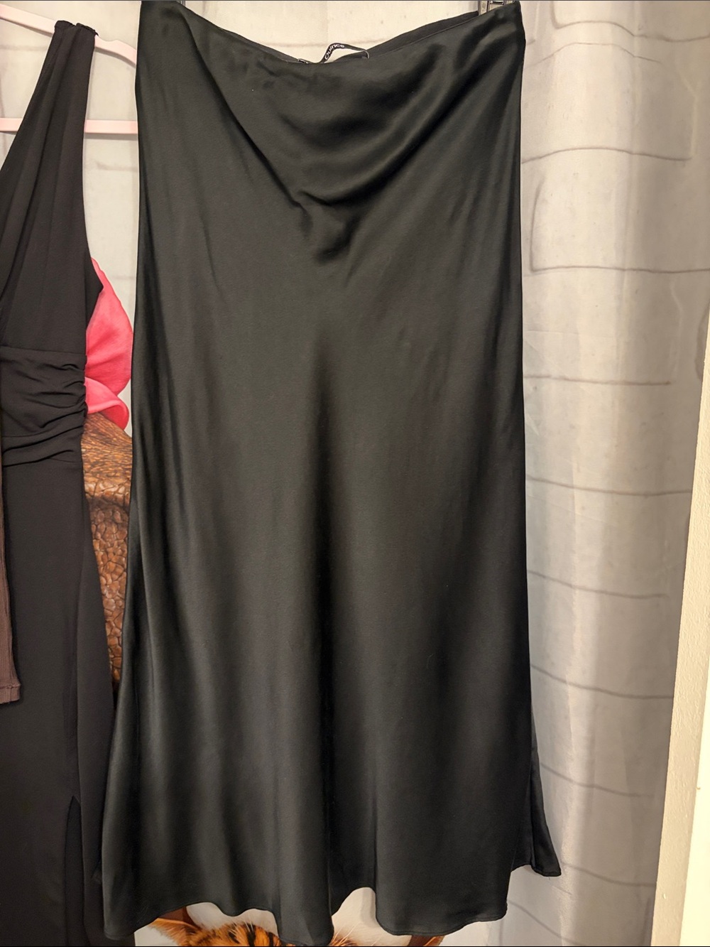 Quince Silk Black midi skirt